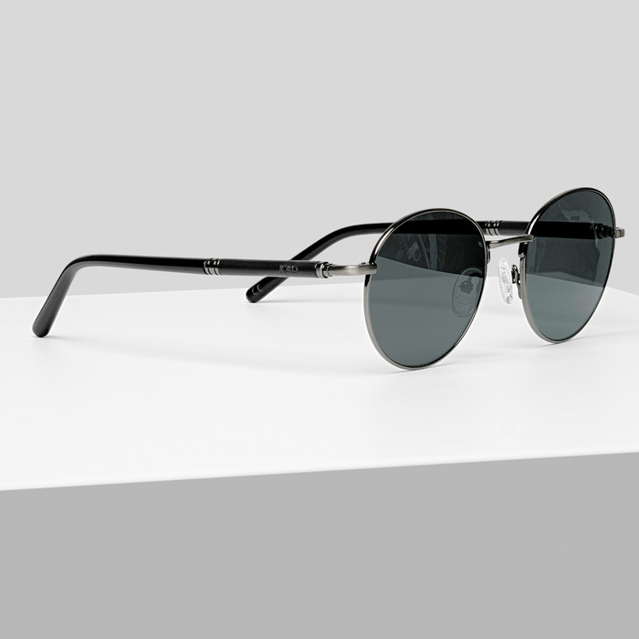 Holly - Ebony & Gunmetal Titanium 1