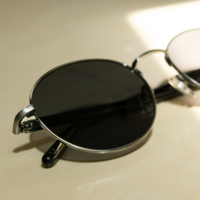 Holly - Ebony & Gunmetal Titanium 4